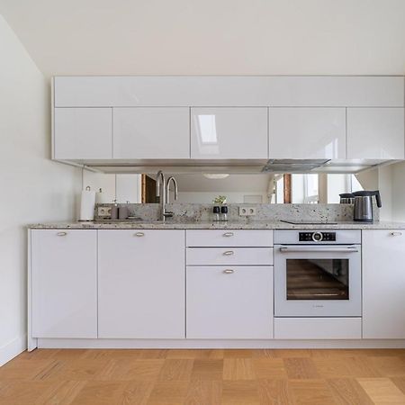 Bright Designer Apartment In City Centre Riga Bagian luar foto