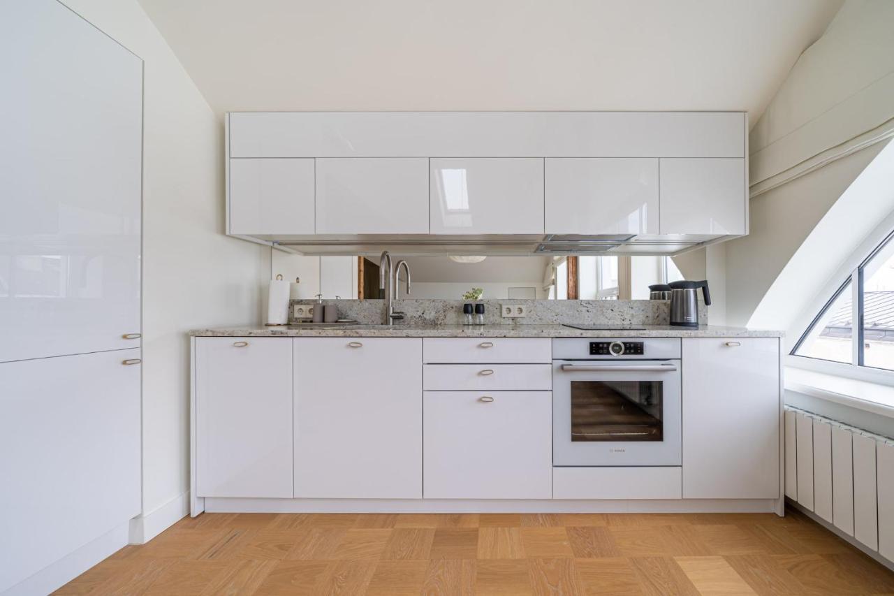 Bright Designer Apartment In City Centre Riga Bagian luar foto